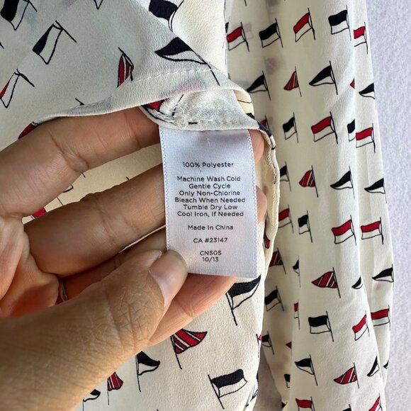 Talbots Shirt Womens Size 6 Petite Small Cream Nautical Coastal Blouse Travel - Picture 10 of 13